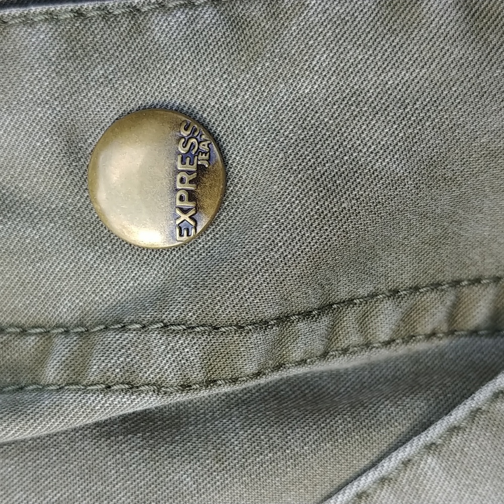 EXPRESS Front-Snap Skirt - Picture 4 of 13